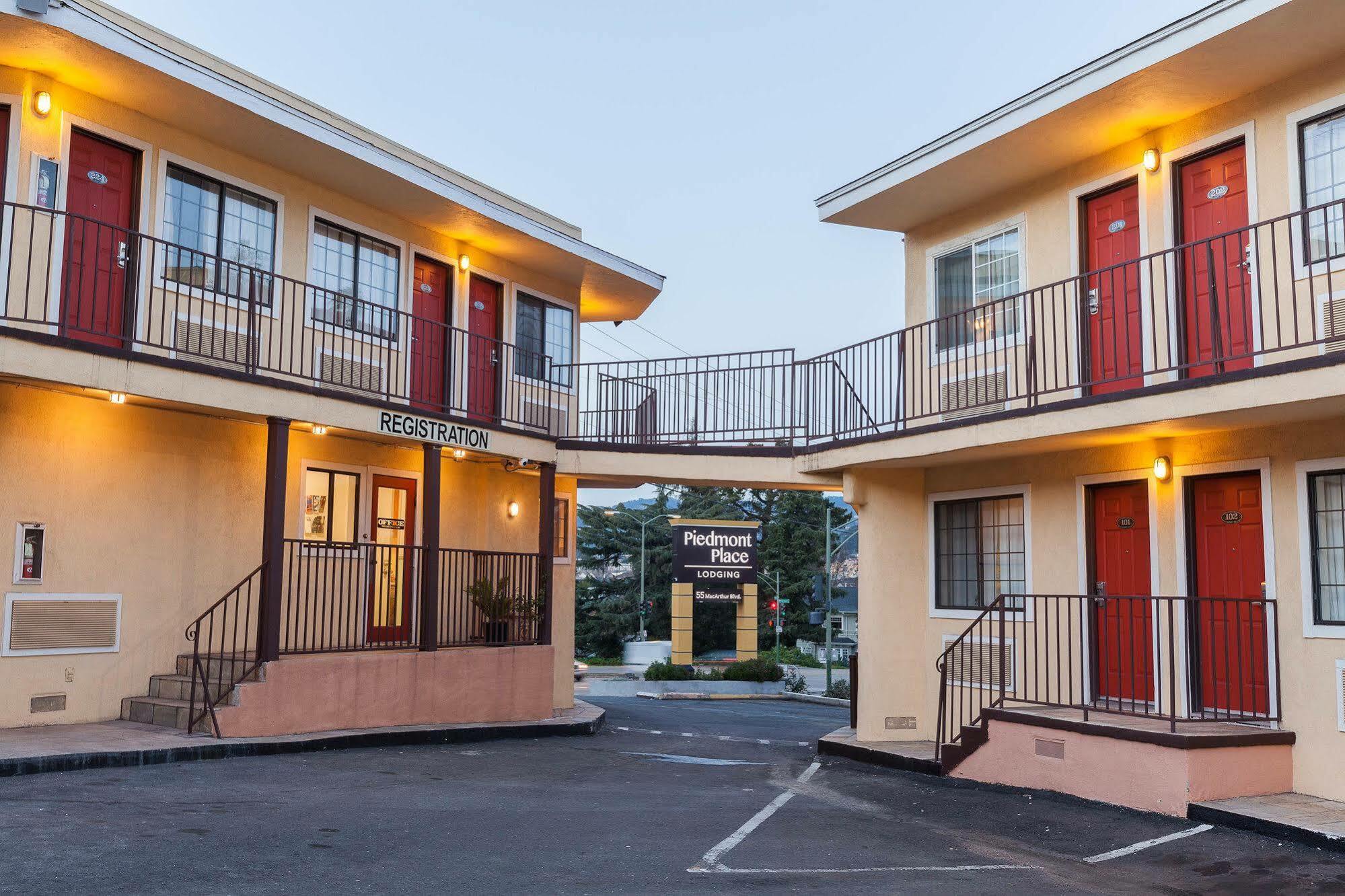 Piedmont Place Motel Оукланд Екстериор снимка